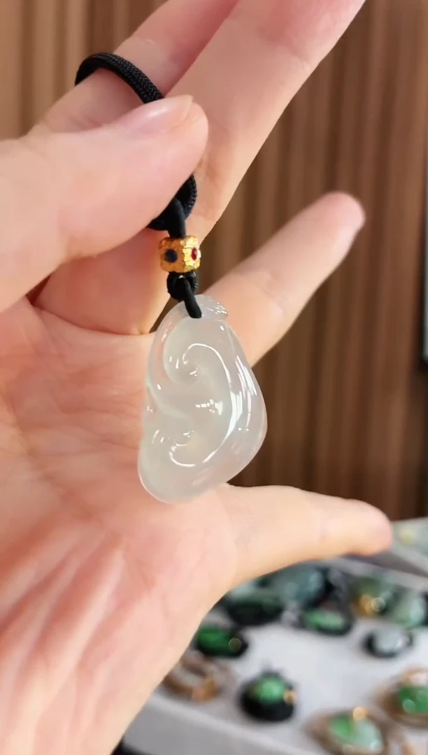 颈饰未镶嵌翡翠吊坠