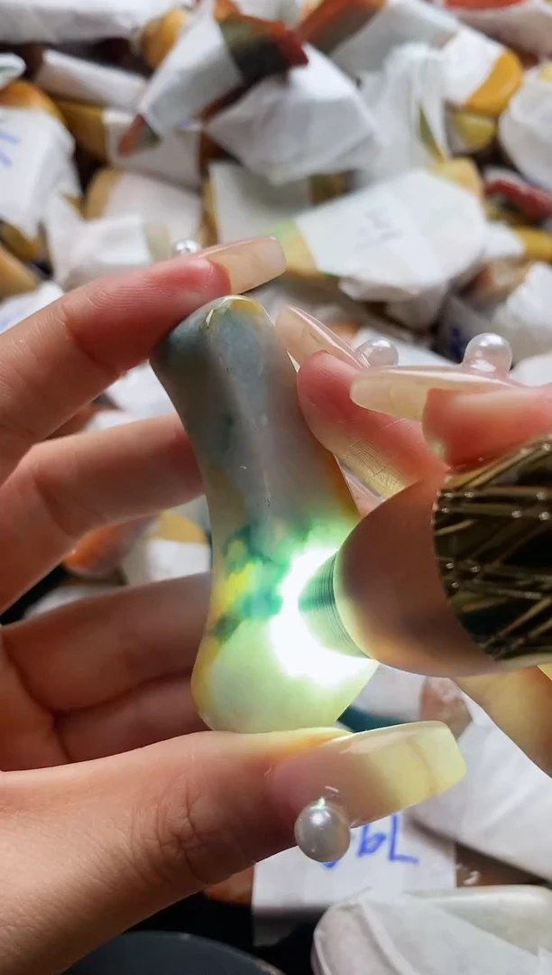 翡翠裸石翡翠挂件裸石