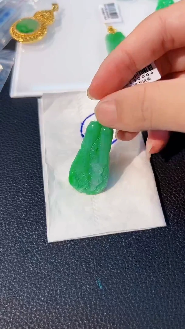 翡翠18K金镶嵌颈饰缅料A货/支持复检/一件