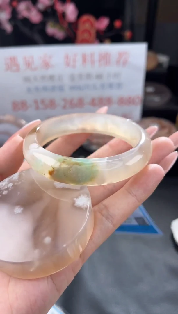 【闪购商品】石英质玉手镯未镶嵌55