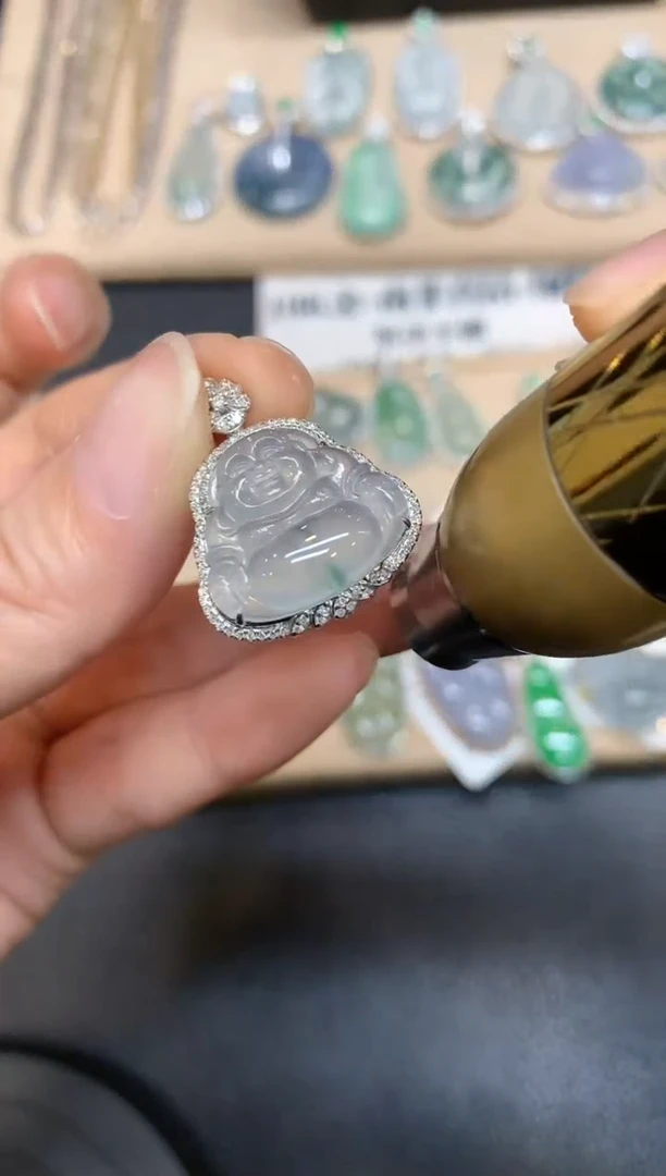 【闪购商品】翡翠颈饰18K金镶嵌佛公【无服务费】