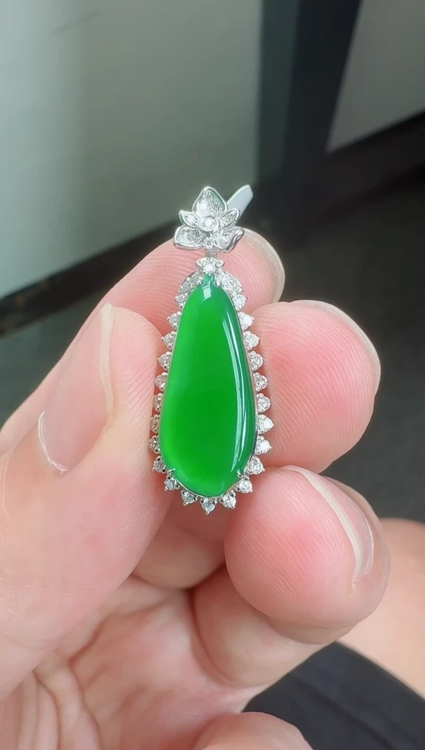 翡翠18K金镶嵌颈饰木****?寄售回流，不退不换