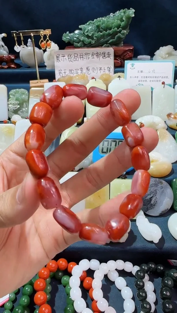 未镶嵌颈饰玛瑙/玉髓多*丁南红手串