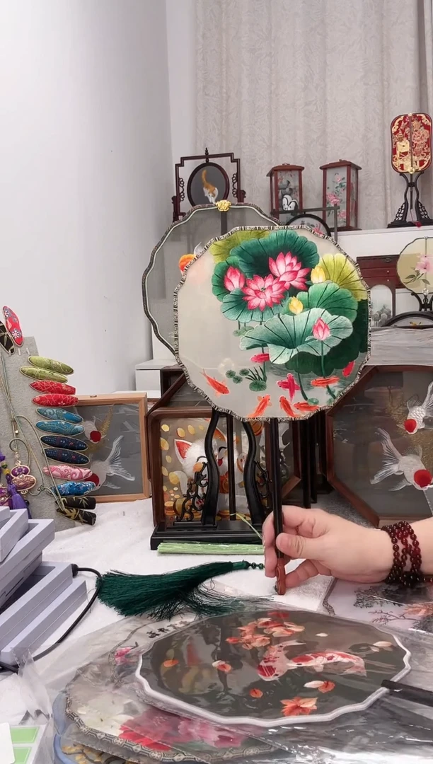 扇子苏绣作品手工团扇