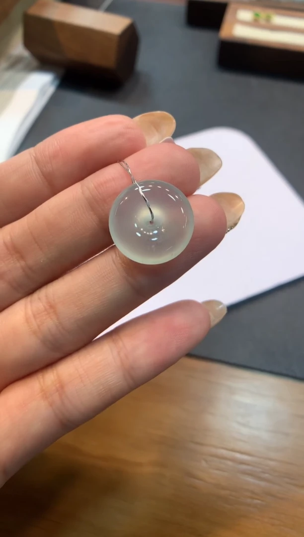 翡翠未镶嵌颈饰平安扣