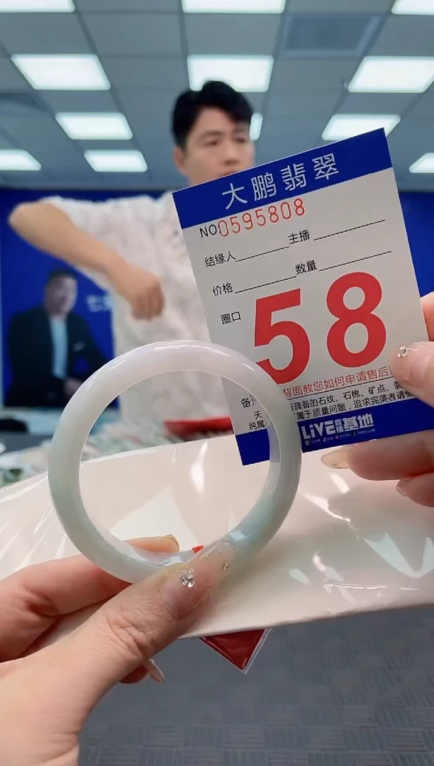 翡翠手镯未镶嵌AAAAAAAAAAAAAAAA