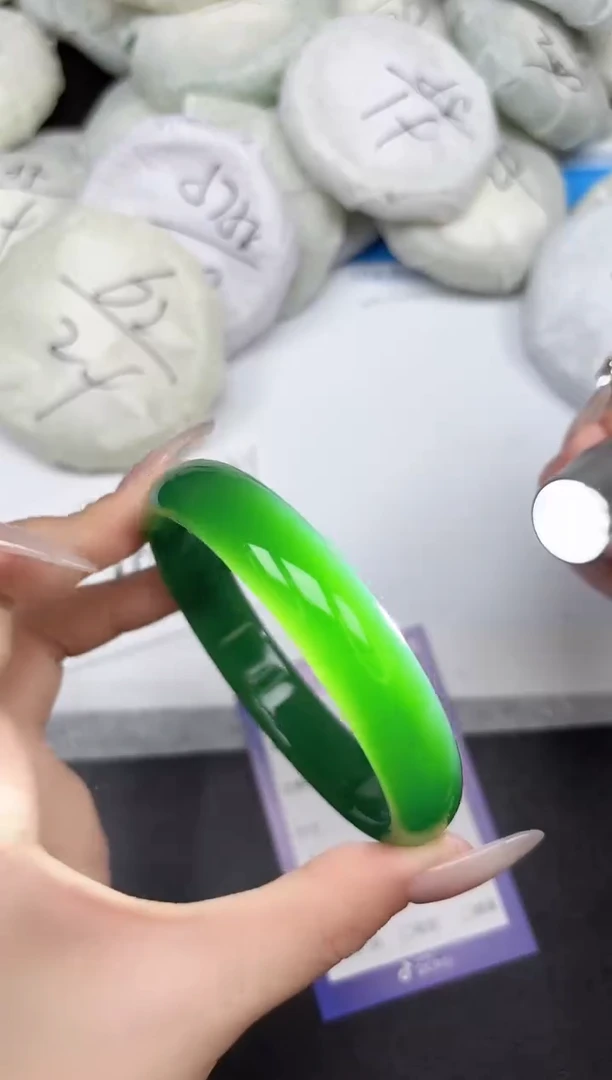 未镶嵌手镯石英质玉344/6465