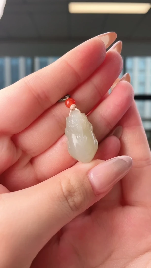 颈饰未镶嵌和田玉貔貅 p