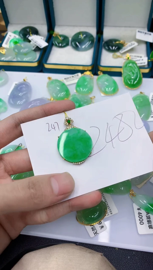 颈饰18K金镶嵌翡翠111111