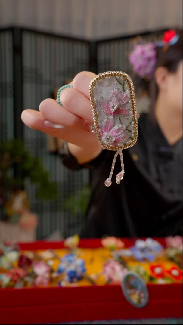 刺绣尐*子非遗苏绣绒花