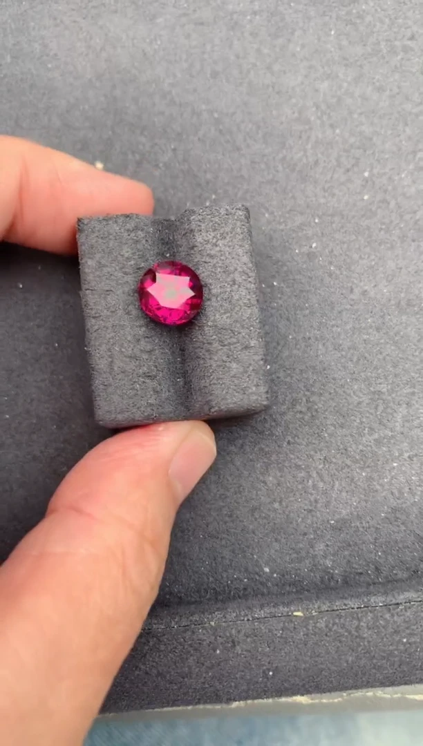 未镶嵌裸石石榴石3.5ct 镁铝榴石 定制 BA