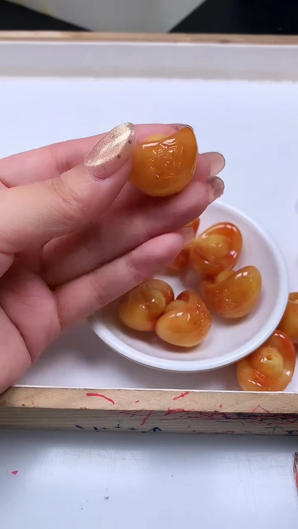 裸石蜜蜡未镶嵌E822 蜜蜡 通孔大元宝19*28*21.7mm1个5.8元