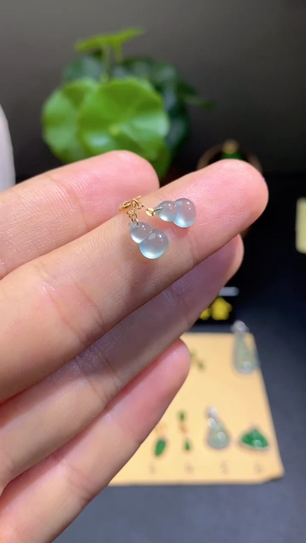 颈饰18K金镶嵌翡翠翡翠A货