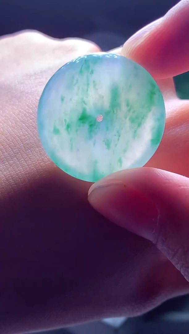 未镶嵌定制翡翠过***?翡翠毛货定制