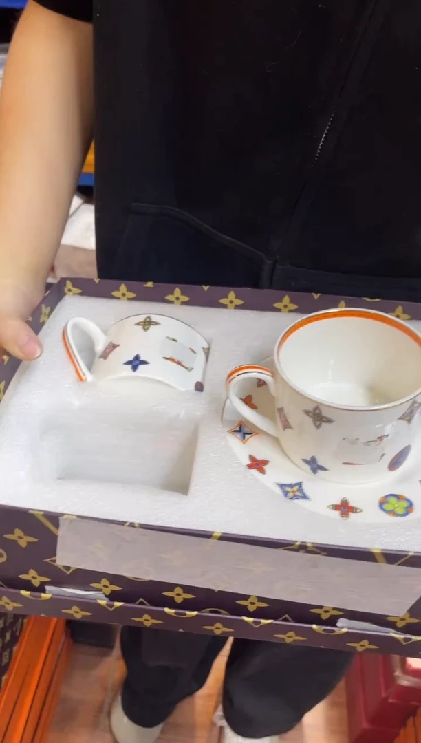 杯鸿辉家品牌瓷器，京东包邮！