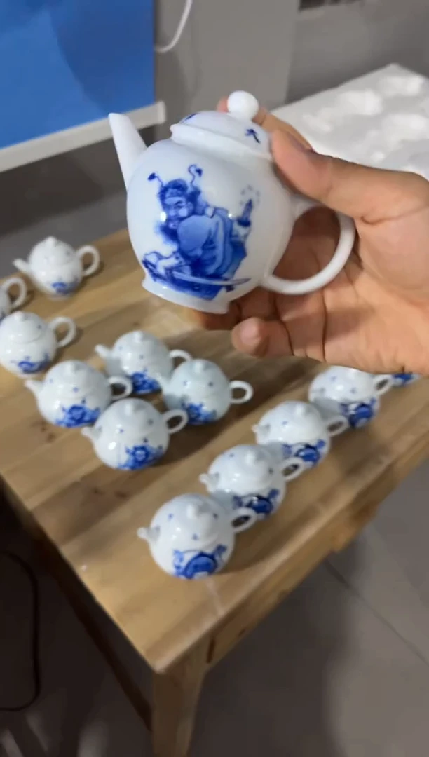以笔为心，以瓷为纸。