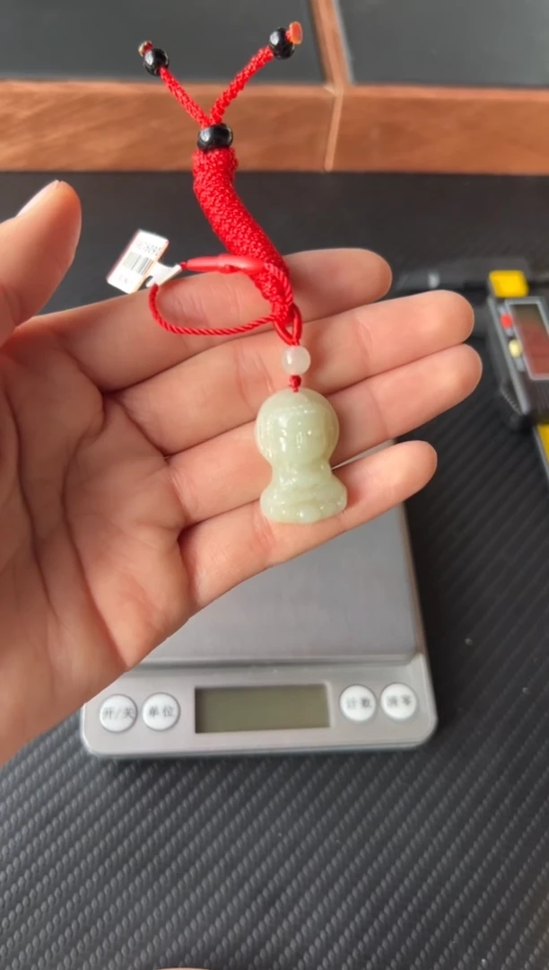 【闪购商品】和田玉吊坠(赠链)未镶嵌且末微色差近矿