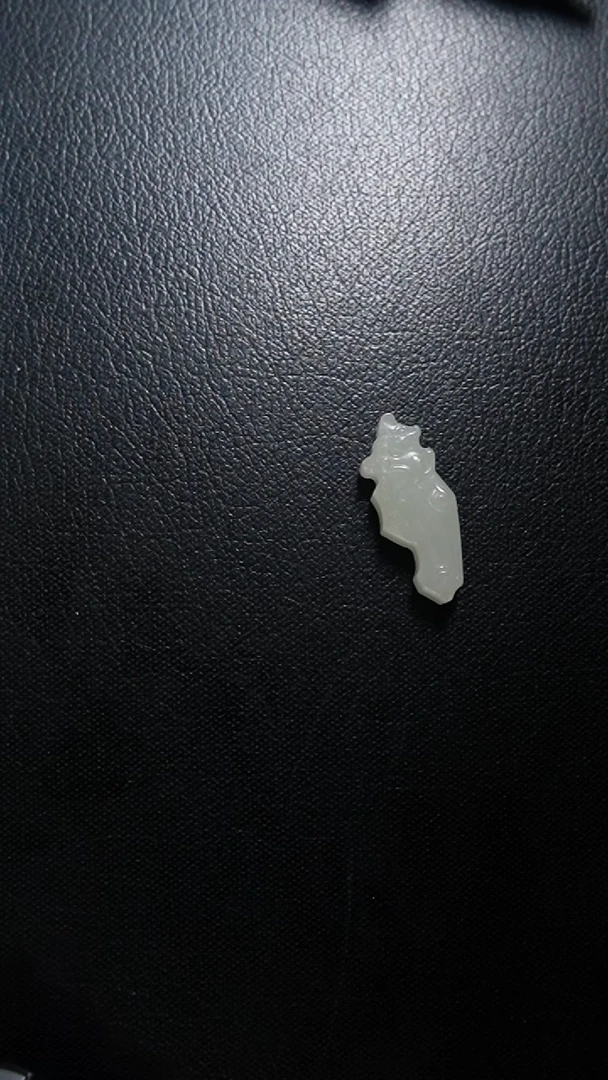 和田玉未镶嵌颈饰吊坠