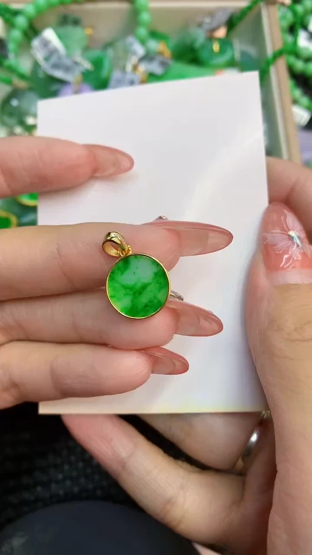 颈饰未镶嵌翡翠1