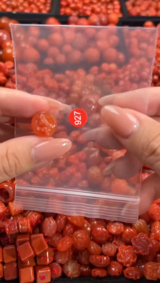 南红玛瑙未镶嵌颈饰1