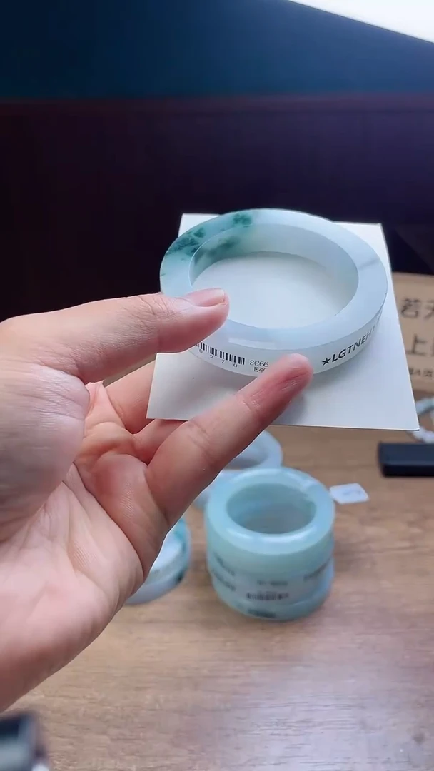 定制翡翠手镯未镶嵌爱****)定制