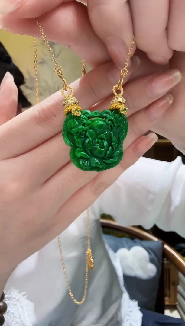 颈饰未镶嵌翡翠吊坠