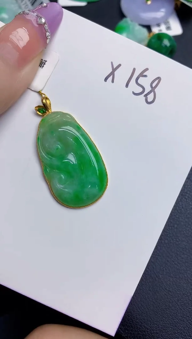 颈饰18K金镶嵌翡翠缅甸天然翡翠A货