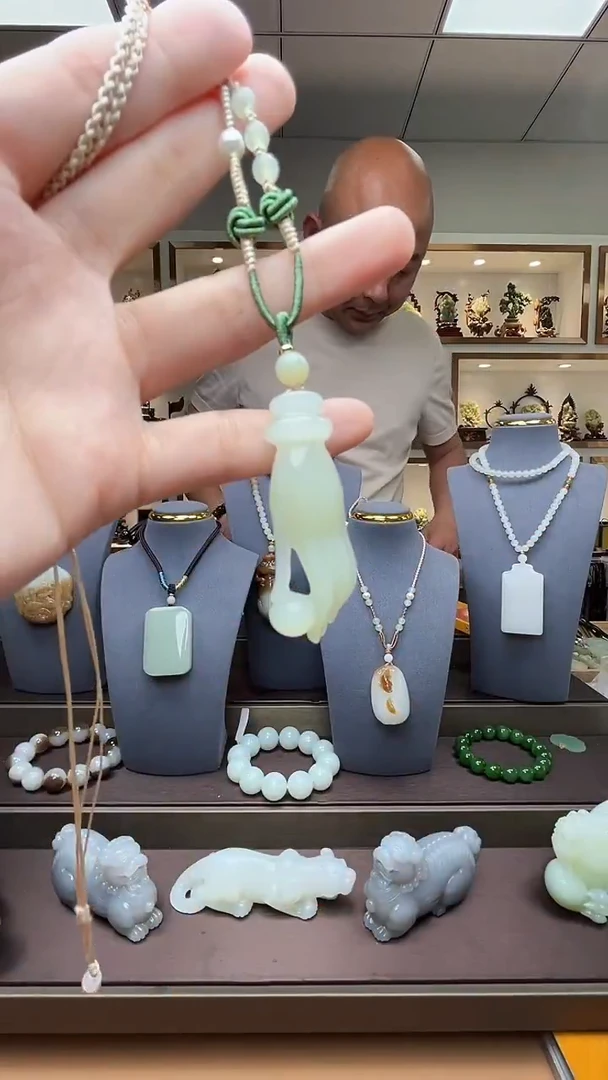 和田玉未镶嵌颈饰苏