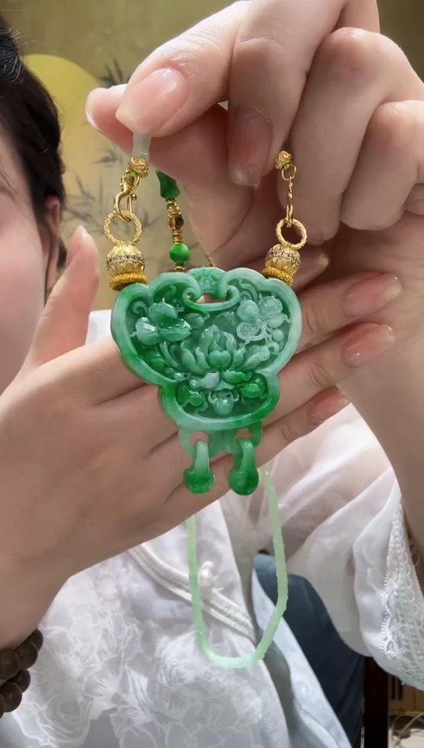 颈饰未镶嵌翡翠吊坠