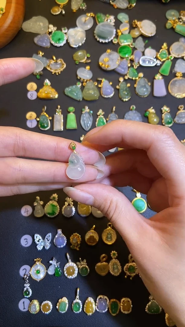 吊坠(不含链)18K金镶嵌翡翠1