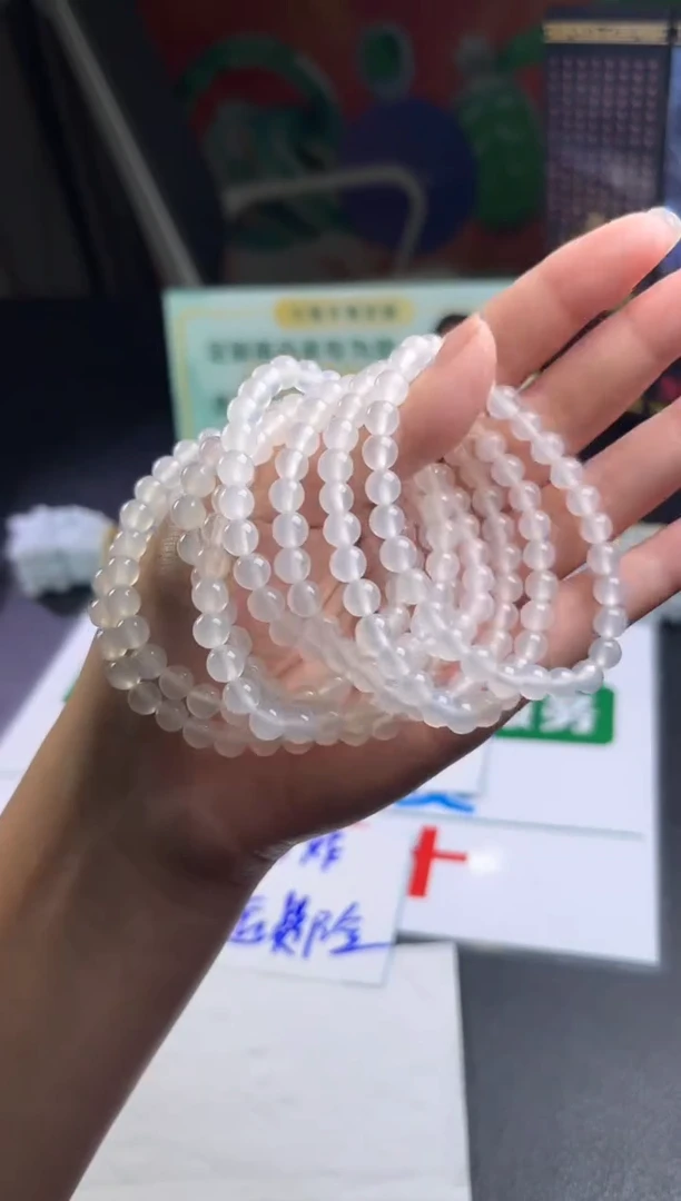 玛瑙/玉髓手串未镶嵌白冰玛瑙手串