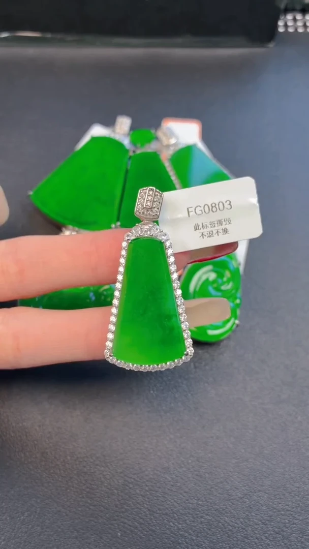 颈饰银S925镶嵌翡翠吊坠