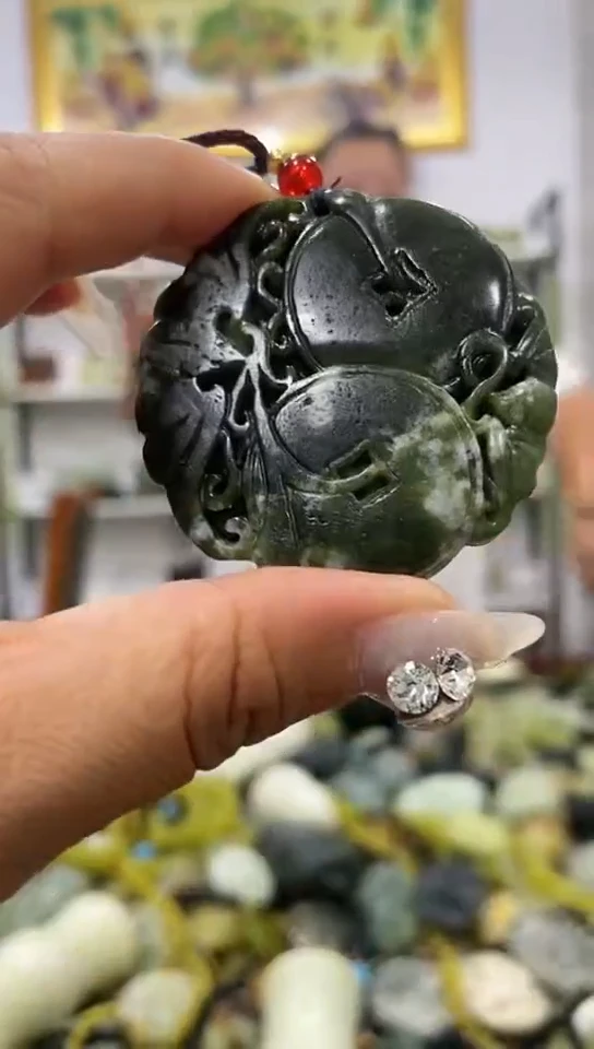 岫玉未镶嵌吊坠