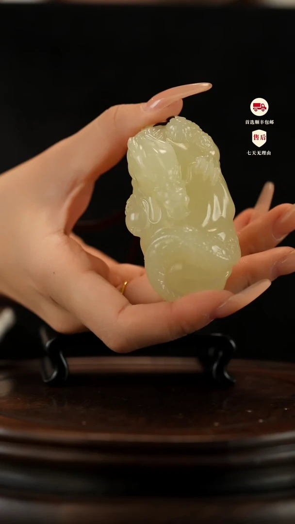 云南石竹叶青雕刻：龙腾四海手把件摆件挂件
