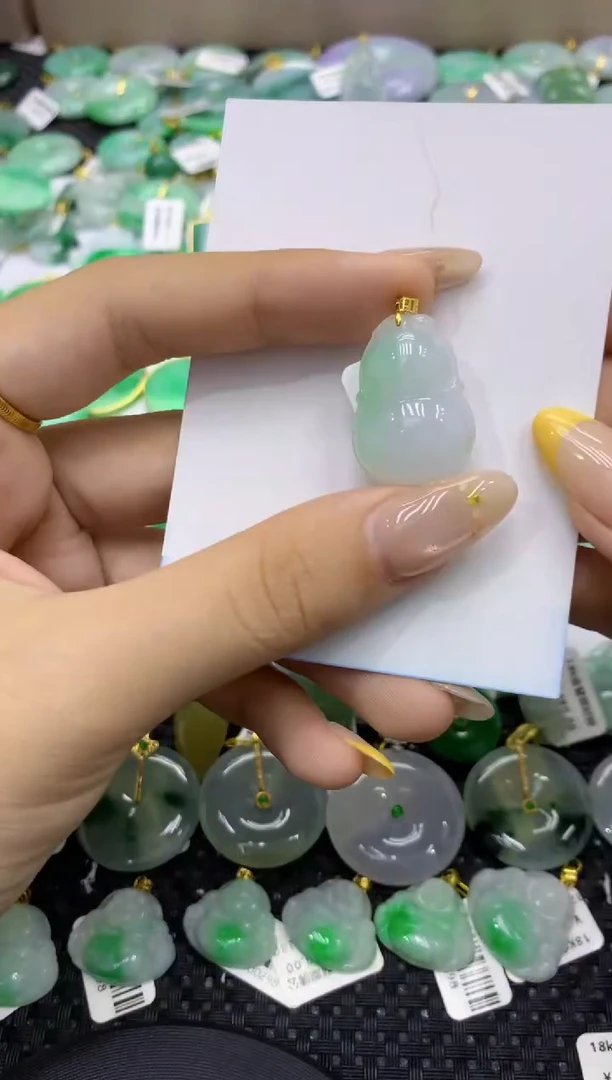 颈饰18K金镶嵌翡翠天然缅甸翡翠A货