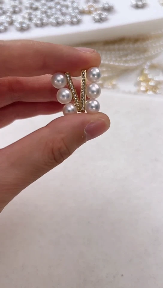 【闪购商品】淡水珍珠耳饰未镶嵌三珠平衡木金色