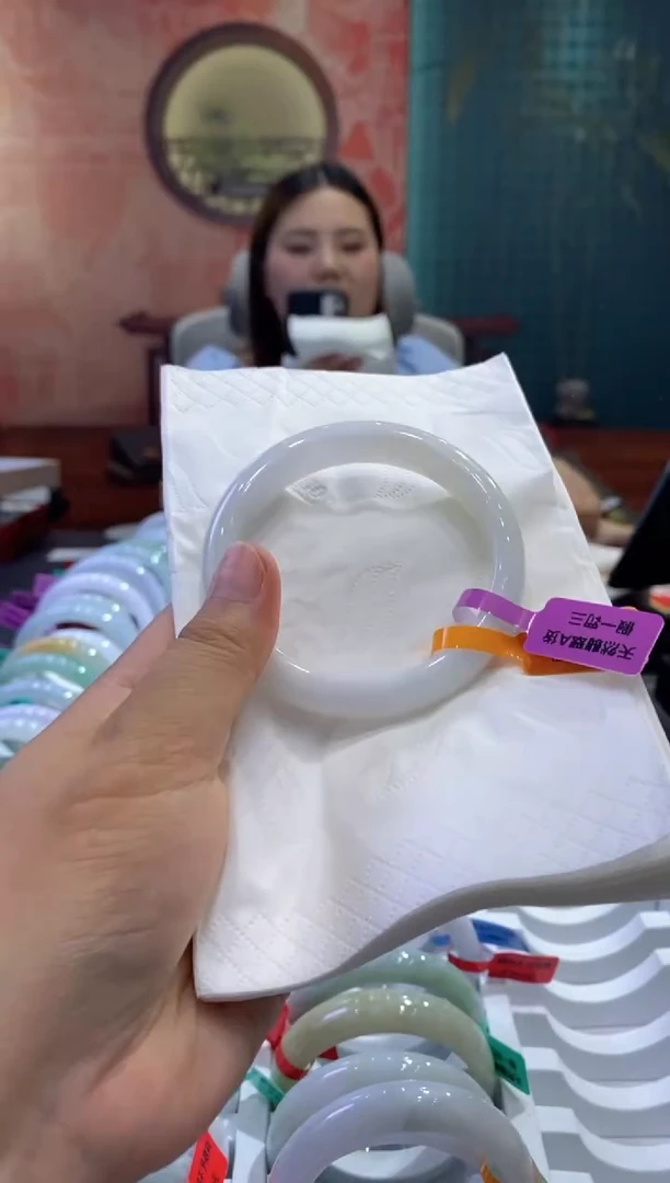 翡翠手镯未镶嵌多人0007654