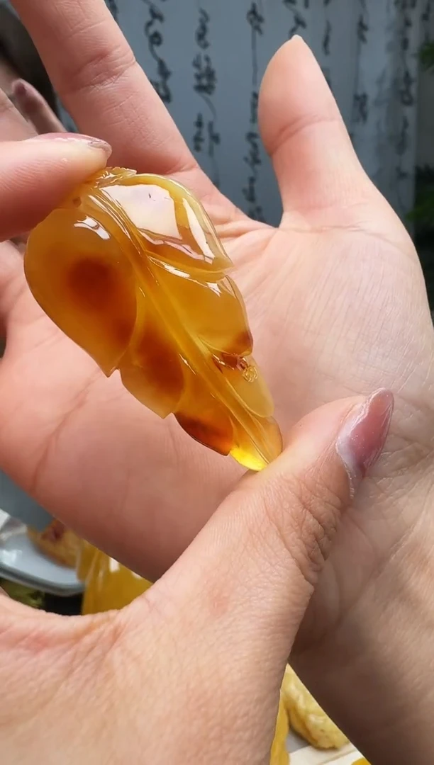 【闪购商品】琥珀裸石未镶嵌挂坠