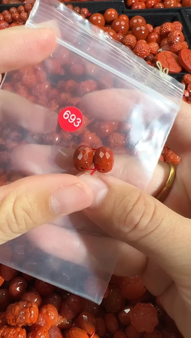 颈饰未镶嵌南红玛瑙1