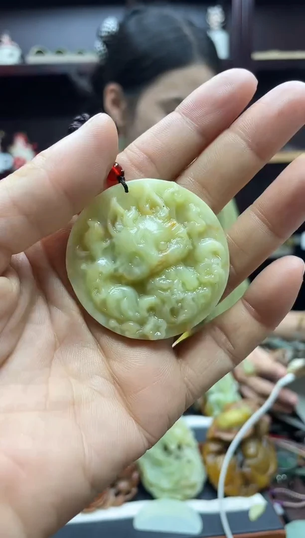 岫玉未镶嵌吊坠·