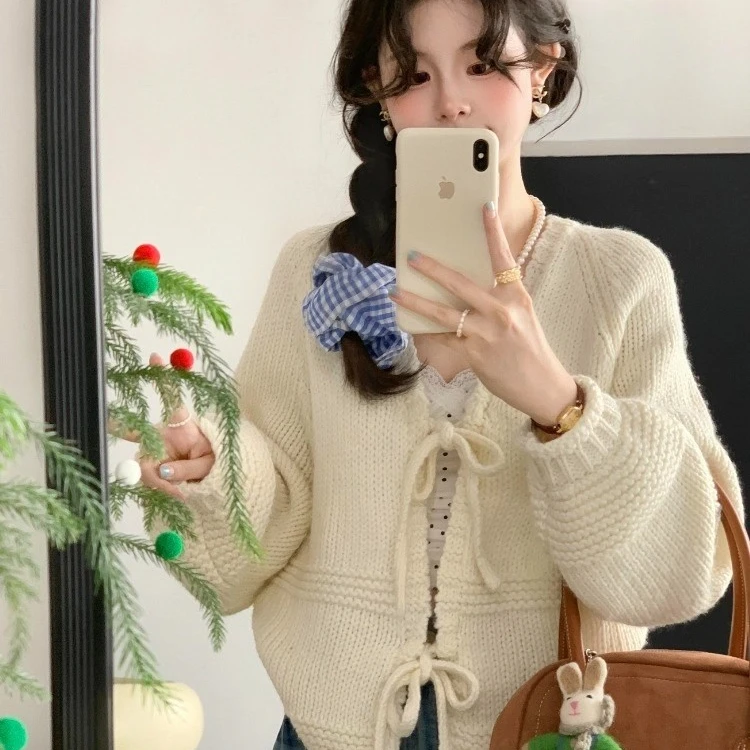 韩系氛围感穿搭独特超好看宽松慵懒风早秋设计感杏色系带针织开衫