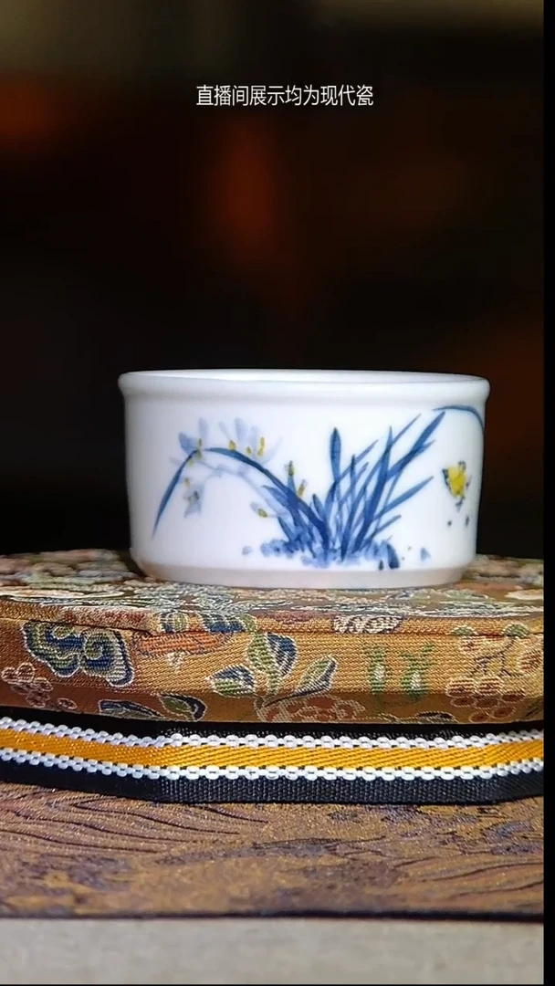 景德镇全手绘高温青花斗彩兰花（微瑕）