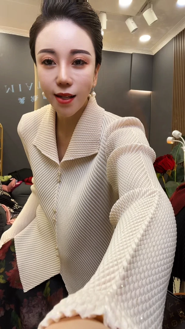 聚酯纤维（涤纶）米白色 翻领衫