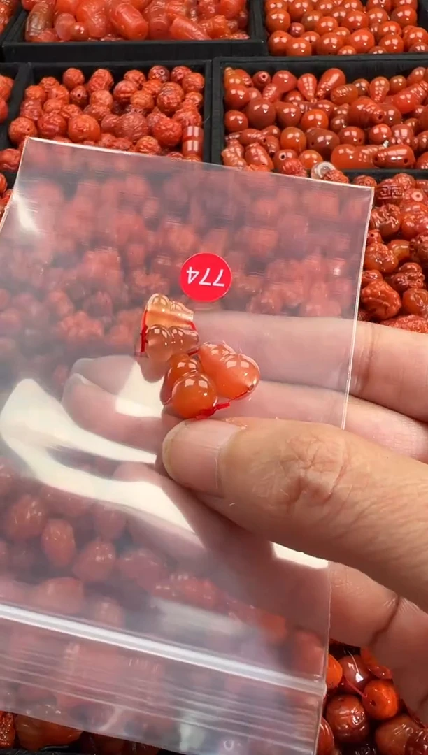 颈饰未镶嵌南红玛瑙1