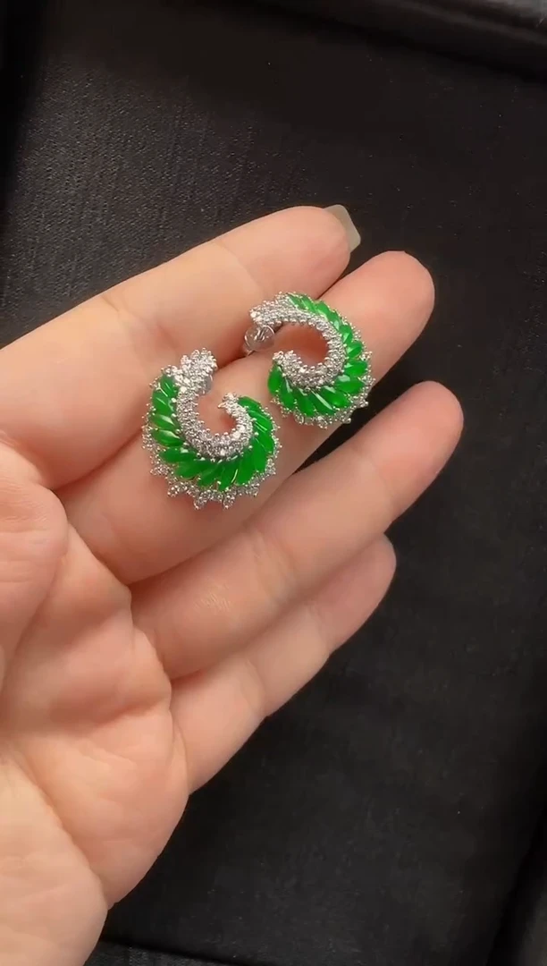 18K金镶嵌翡翠耳饰504随形一对