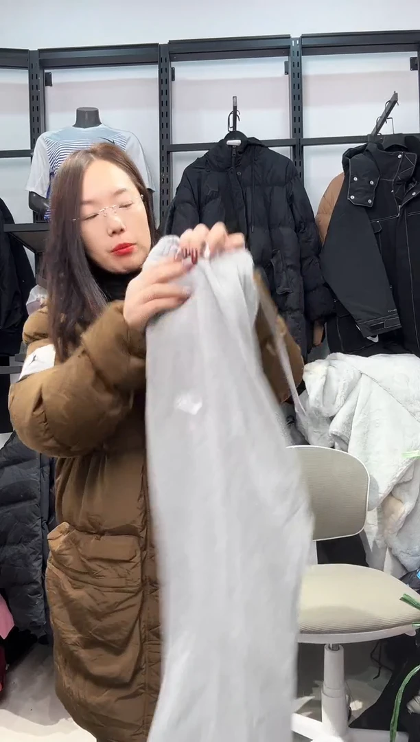 2079   编码  瑕疵直播间过款为准 尺码  ·  175