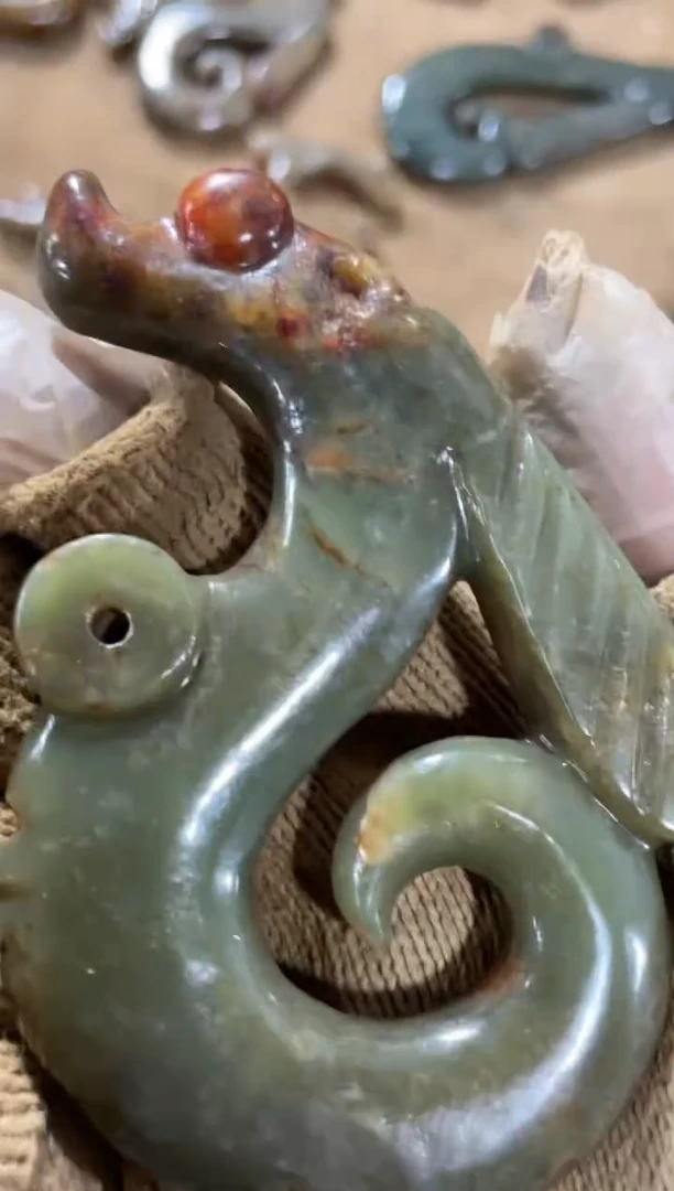 未镶嵌和田玉挂件和田玉未镶嵌挂件