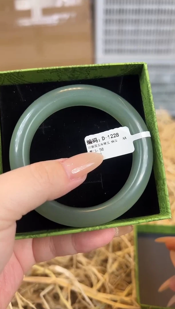 未镶嵌手镯石英质玉D1228