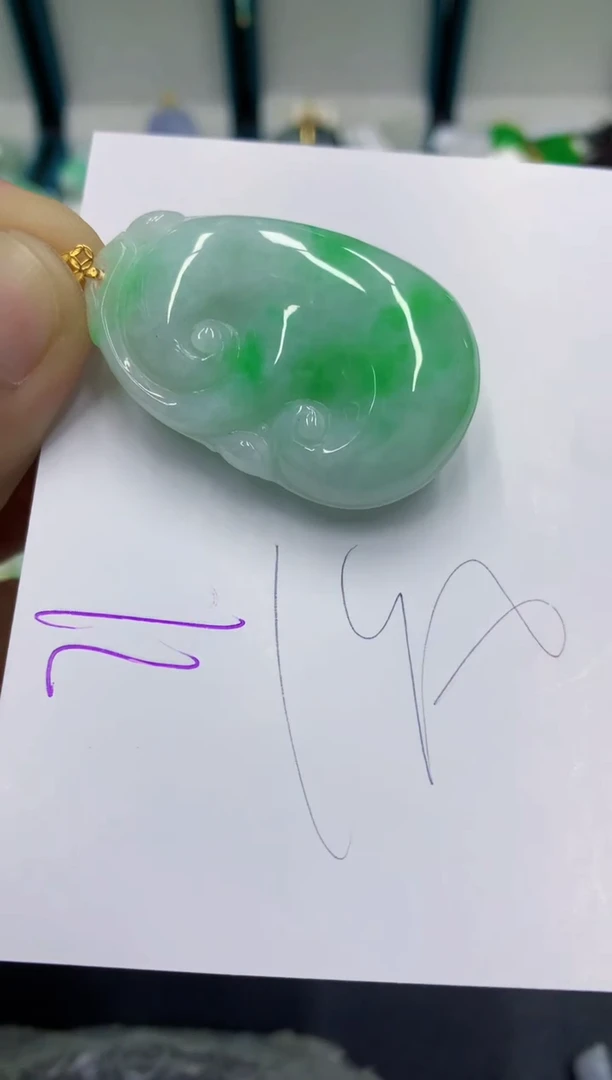 翡翠挂件18K金镶嵌翡翠