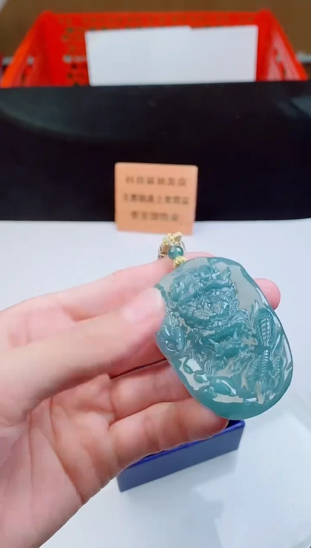 颈饰未镶嵌翡翠     ·